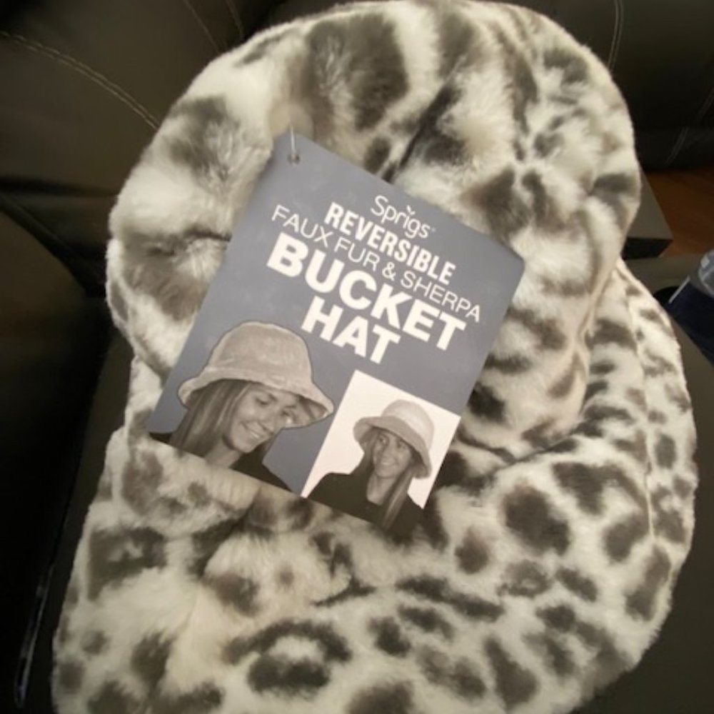 Sprigs Reversible Faux fur and sherpa bucket hat